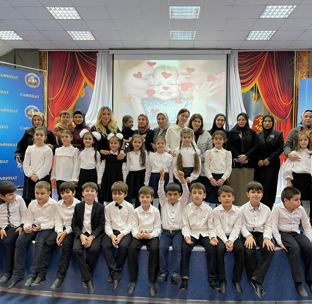 Праздничное мероприятие ко Дню матери