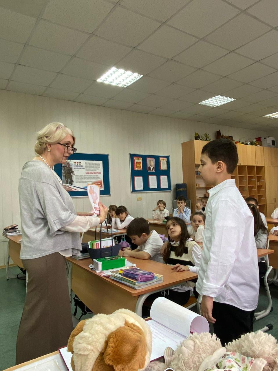 Открытый урок в 1 а, б, в классах «Funny English”.