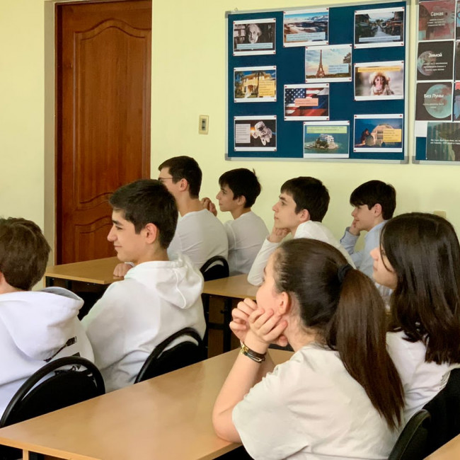В школе Сафинат прошли открытые уроки, посвященные 8 летию присоединения Крыма к России