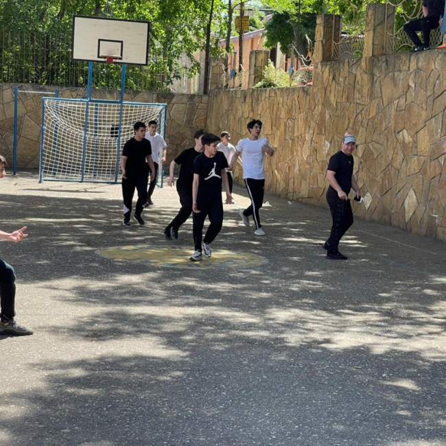 17.05.2021г. в школе "САФИНАТ" прошла ежегодная, общешкольная спартакиада, в которой приняли участие учащиеся с 5 по 11 классы.
