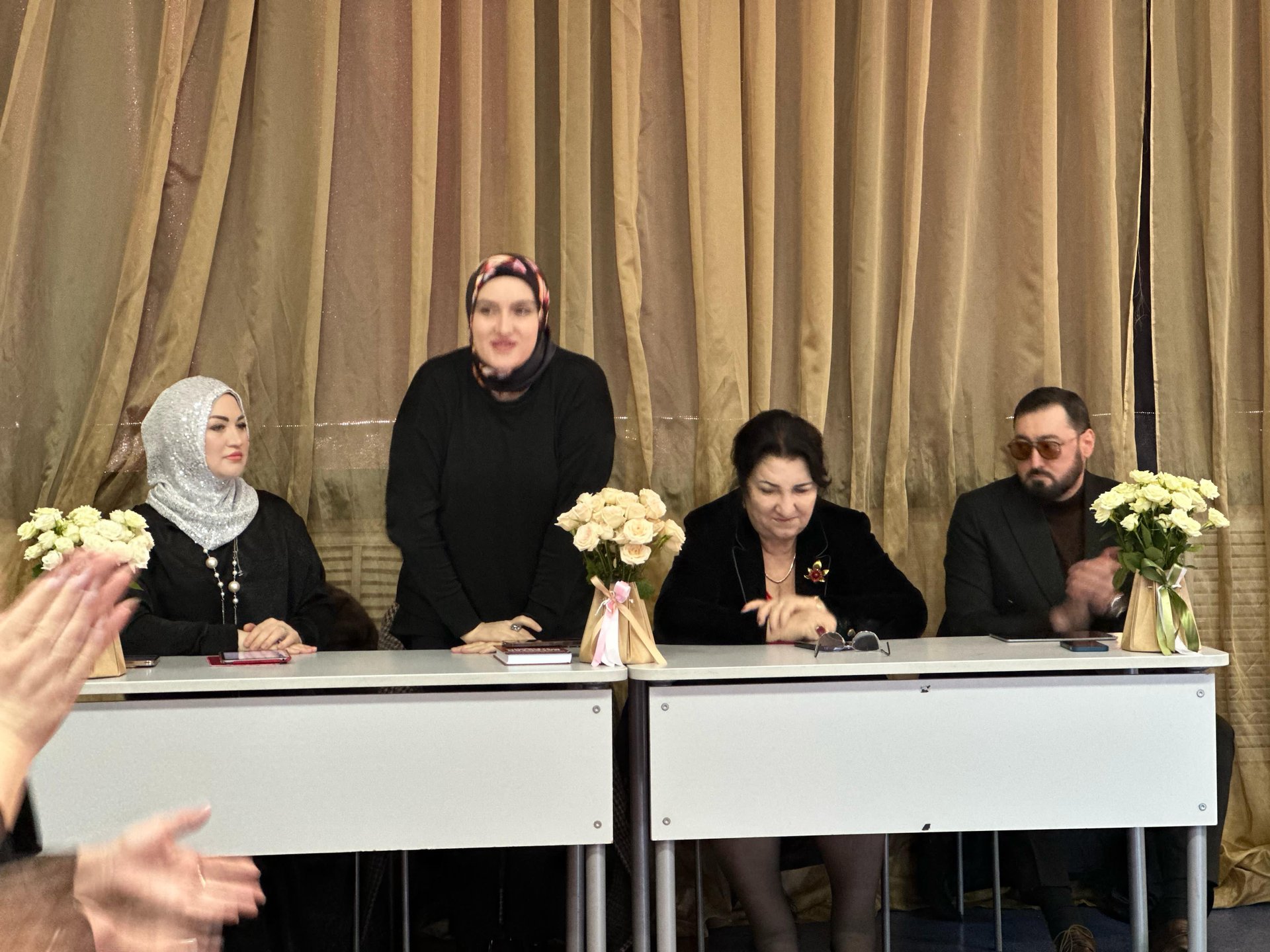 29 февраля в актовом зале школы в рамках декады старших классов для учащихся 7-8 классов прошло мероприятие на тему: "Семья,согретая любовью,всегда надёжна и крепка", посвящённое Году семьи.