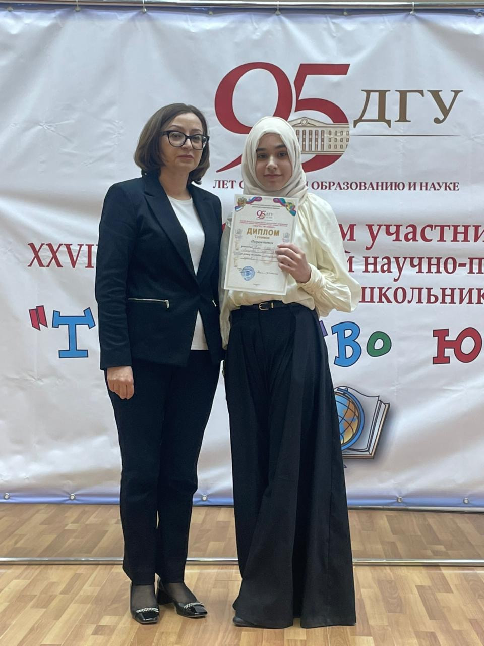 ОАНО «Сафинат» на НПК «Творчество юных» представили учащиеся 7-9 классов. Из 6 представленных научных-исследовательских работ 5 были награждены дипломами I, II и III степени.